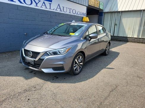 Used 2021 Nissan Versa SV image 2