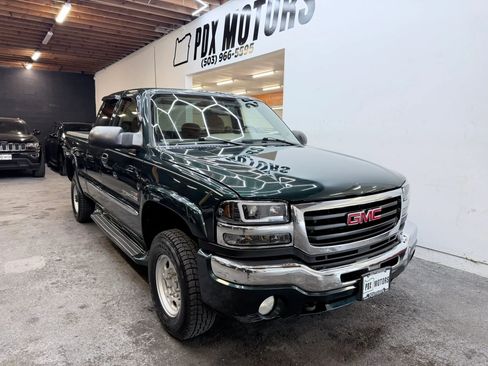 Used 2005 GMC Sierra 2500 SLT AWD/4WD image 2