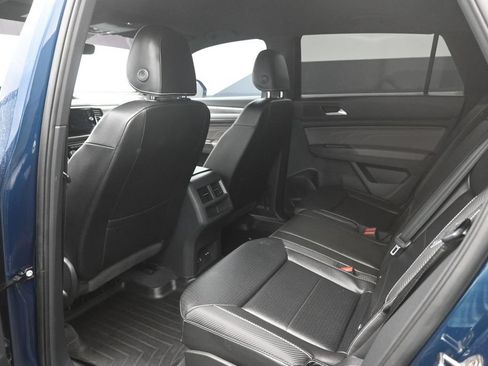 Used 2023 Volkswagen Atlas Cross Sport SE AWD/4WD image 2