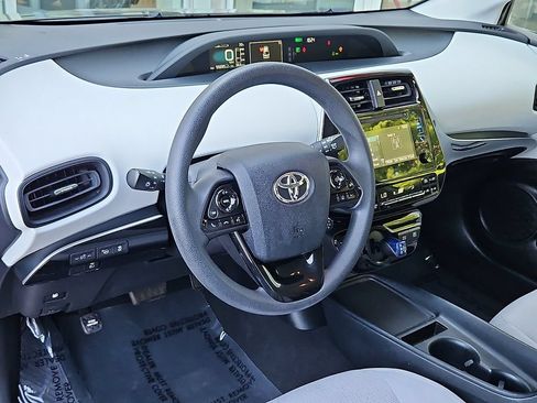 Used 2019 Toyota Prius LE AWD/4WD image 25