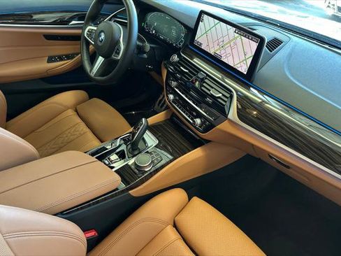 Used 2023 BMW 530e T w/ M Sport Package image 14