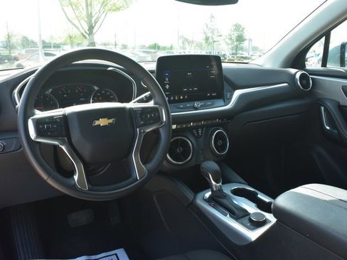 Used 2025 Chevrolet Blazer LT AWD/4WD image 18