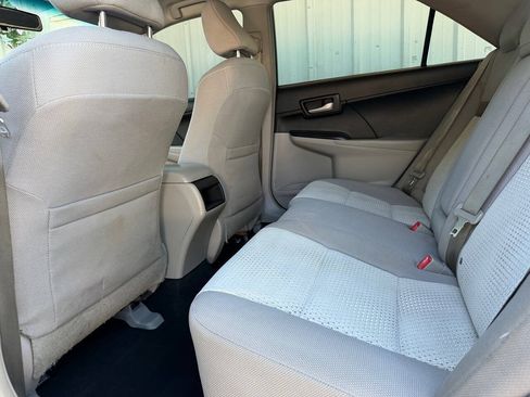 Used 2014 Toyota Camry LE FWD image 18