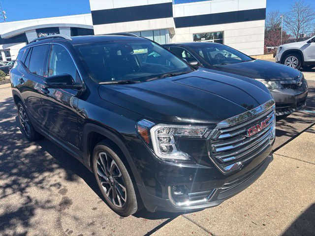 Used 2024 GMC Terrain SLT w/ LPO, Floor Liner Package AWD/4WD image 3