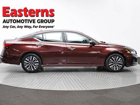 Used 2024 Nissan Altima 2.5 SV FWD image 4