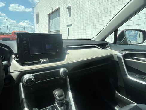 Used 2021 Toyota RAV4 XLE FWD image 15