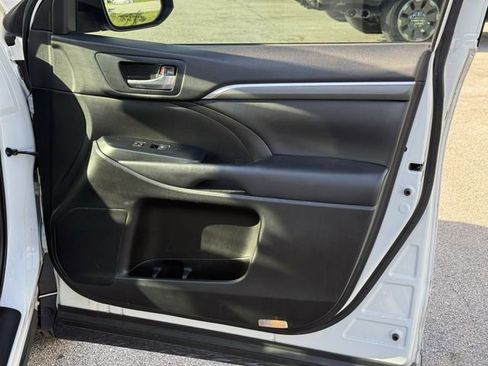 Used 2019 Toyota Highlander SE AWD/4WD image 35