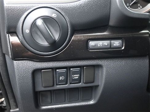 Used 2018 Nissan Titan SV image 21