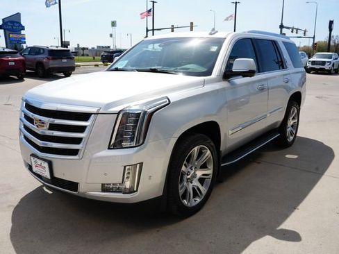 Used 2019 Cadillac Escalade Premium Luxury AWD/4WD image 37