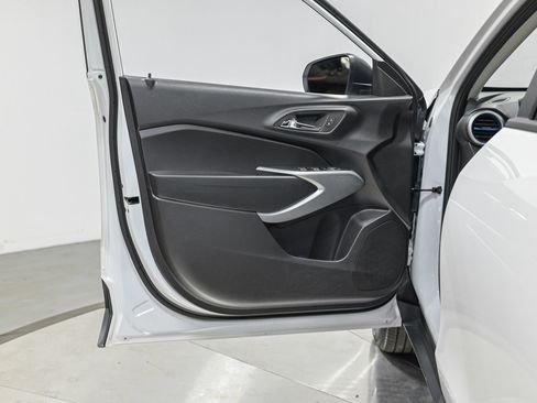 Used 2025 Chevrolet Trax LS FWD image 13
