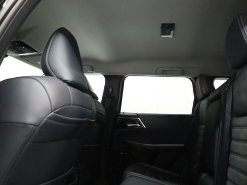 New 2025 Mitsubishi Outlander SE image 18