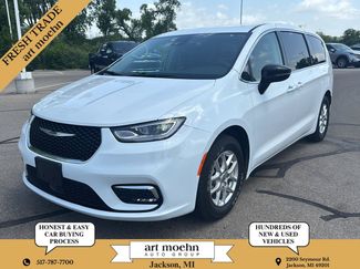 Used 2024 Chrysler Pacifica Touring-L FWD video 1