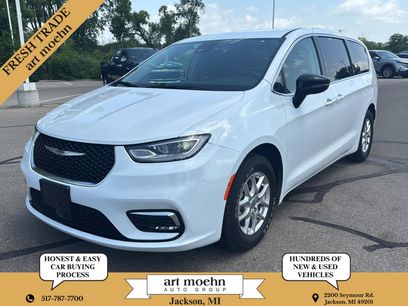Used 2024 Chrysler Pacifica Touring-L