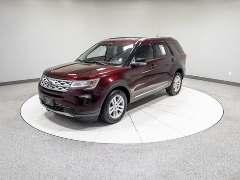 Used 2018 Ford Explorer XLT w/ Equipment Group 202A AWD/4WD image 35