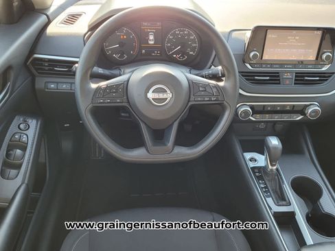 Used 2024 Nissan Altima 2.5 S image 5