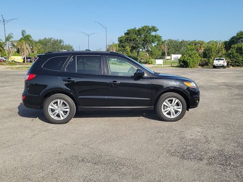 Used 2011 Hyundai Santa Fe SE FWD image 4