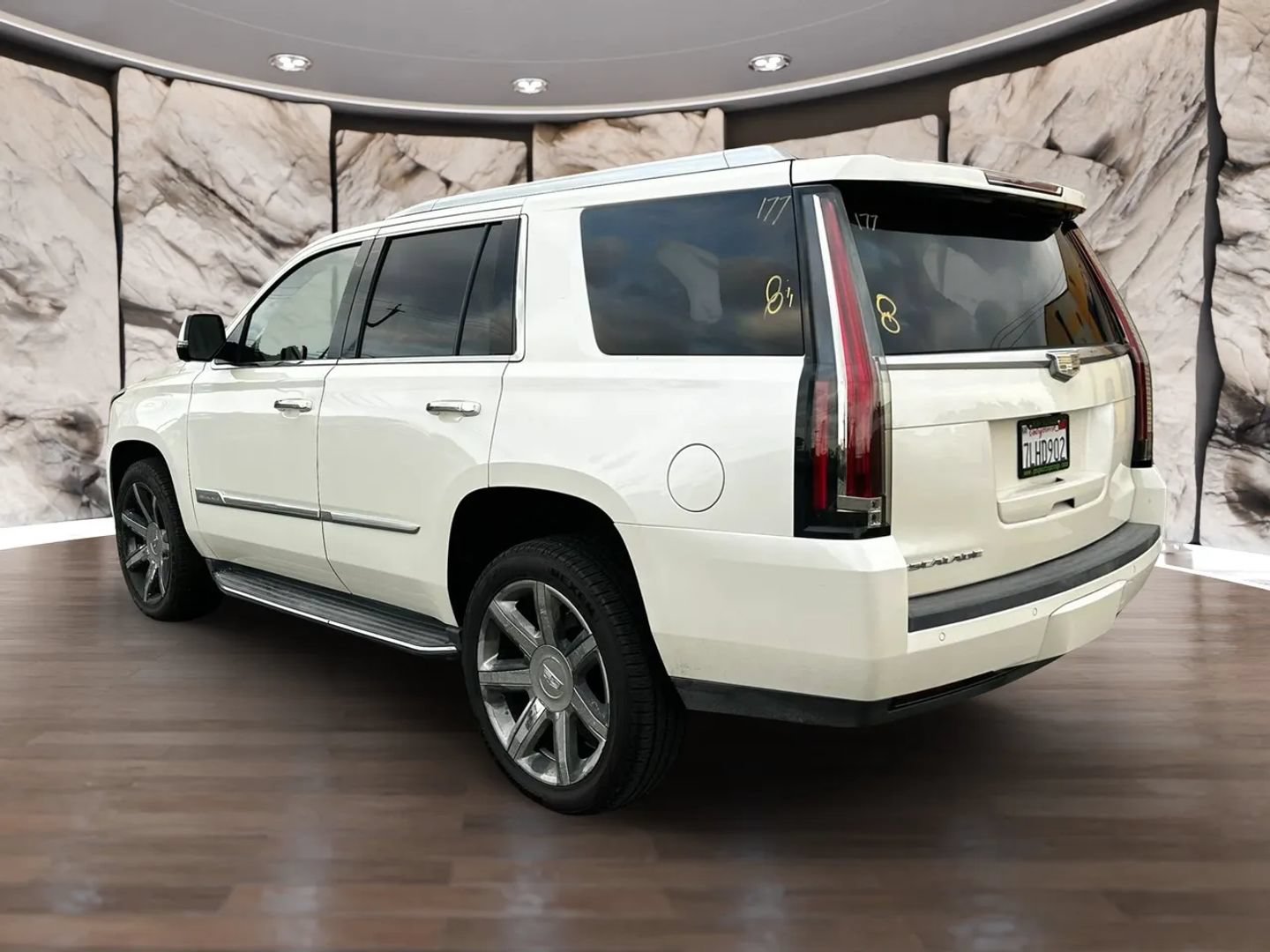 Used 2015 Cadillac Escalade Luxury AWD/4WD image 8