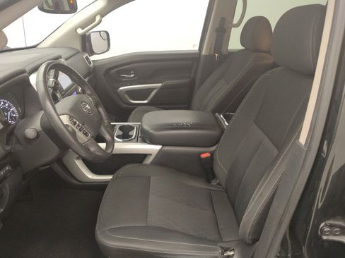 Used 2017 Nissan Titan SV image 17