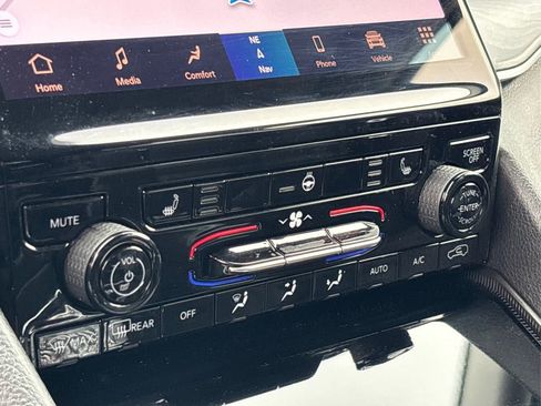 Used 2024 Jeep Grand Cherokee Limited 4xe image 30