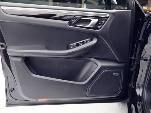 Certified 2022 Porsche Macan S image 13