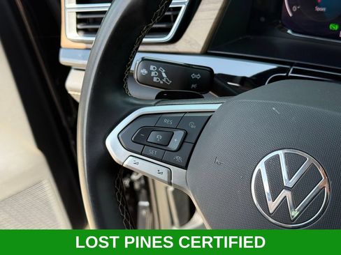 Used 2025 Volkswagen Atlas SE FWD image 12