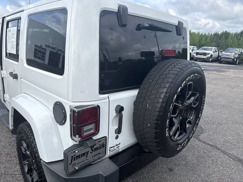 Used 2017 Jeep Wrangler Unlimited Sahara AWD/4WD image 33