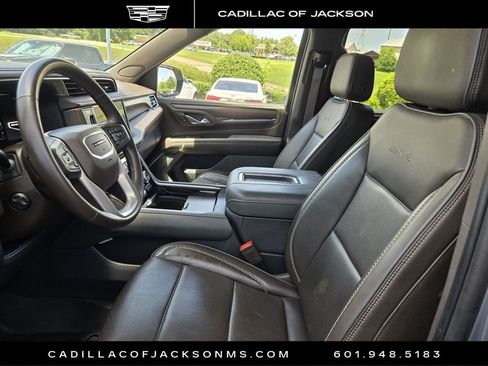 Used 2023 GMC Yukon XL Denali AWD/4WD image 9