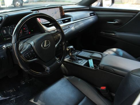 Used 2019 Lexus ES 300h w/ Premium Package FWD image 13