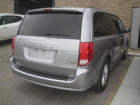 Used 2016 Dodge Grand Caravan SXT FWD image 5