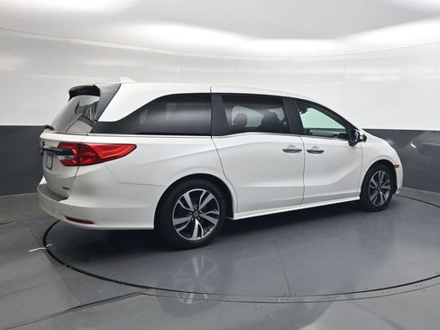 Used 2023 Honda Odyssey Touring image 4