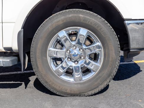 Used 2014 Ford F150 Lariat w/ Lariat Chrome Package image 30