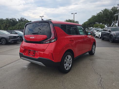 Used 2025 Kia Soul LX FWD image 8
