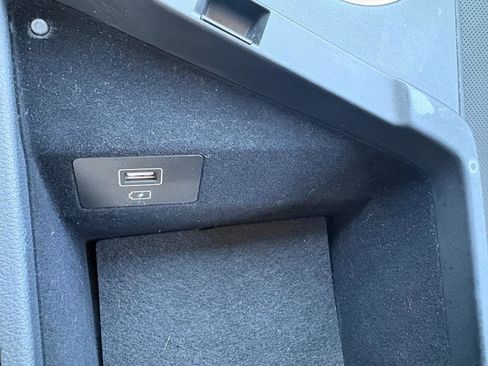 Used 2021 Genesis G70 2.0T image 33