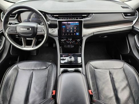 Used 2022 Jeep Grand Cherokee Limited image 11