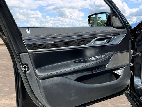 Used 2020 BMW 740i w/ M Sport Package RWD image 19