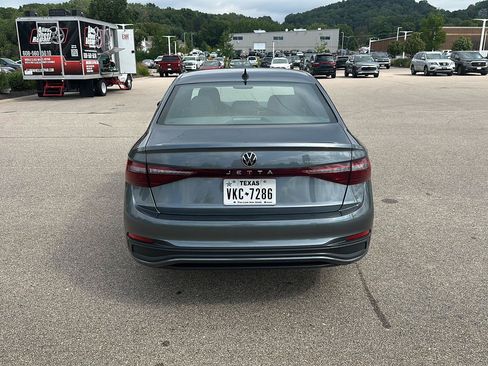 Used 2025 Volkswagen Jetta Sport FWD image 4