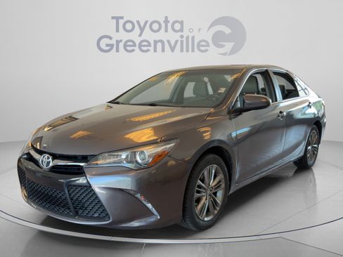 Used 2017 Toyota Camry SE FWD image 1