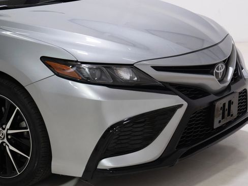 Used 2022 Toyota Camry SE image 11
