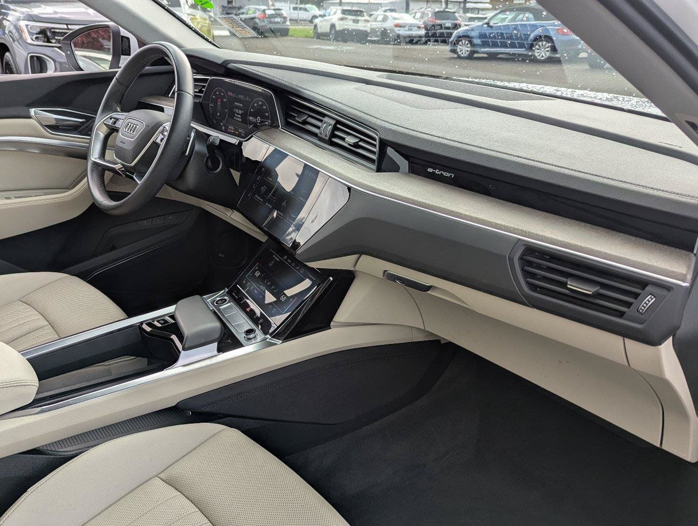 Used 2024 Audi Q8 e-tron Premium Plus w/ Premium Plus Package AWD/4WD image 40