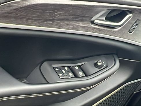 Used 2022 Jeep Grand Cherokee Limited w/ Luxury Tech Group II image 22