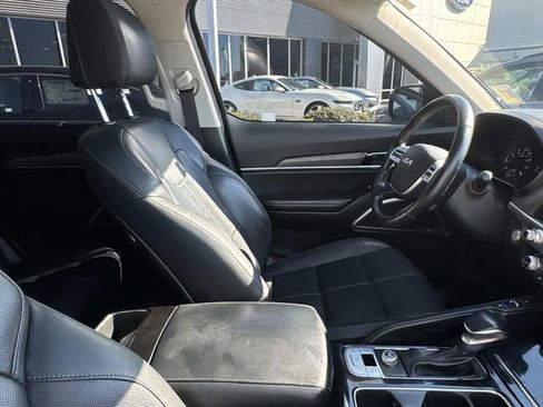 Used 2022 Kia Telluride EX w/ EX Premium Package image 10