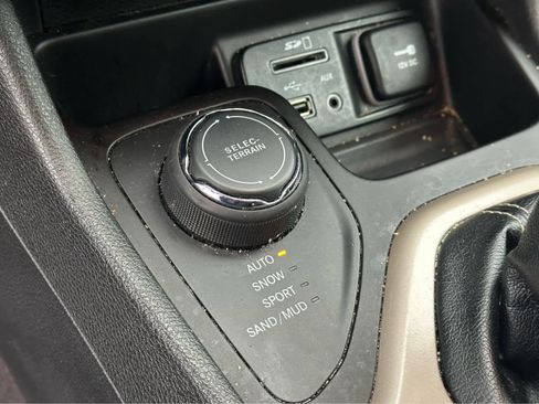 Used 2018 Jeep Cherokee Limited w/ High Altitude Package image 14