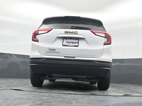 Used 2024 GMC Terrain SLE image 41
