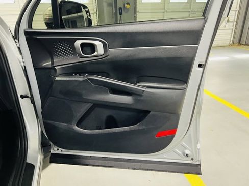 Used 2022 Kia Sorento LX image 33
