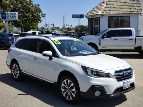 Used 2019 Subaru Outback 2.5i Touring AWD/4WD image 1