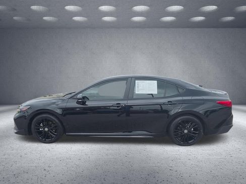 Used 2025 Toyota Camry SE w/ Convenience Package FWD image 4