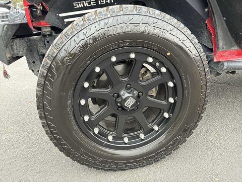 Used 2012 Jeep Wrangler Unlimited Sport AWD/4WD image 18