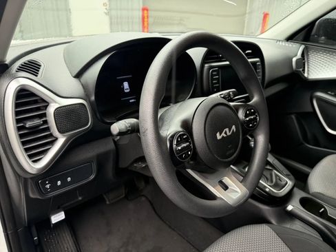 Used 2023 Kia Soul LX FWD image 7