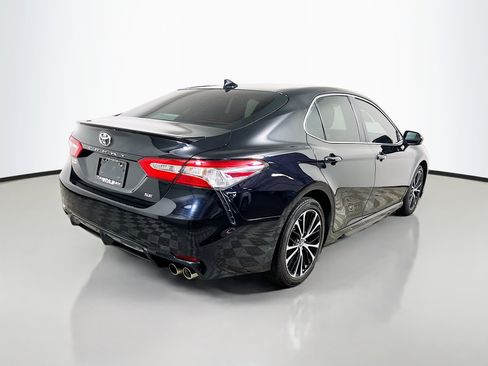 Used 2019 Toyota Camry SE FWD image 4