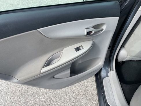 Used 2013 Toyota Corolla LE image 44